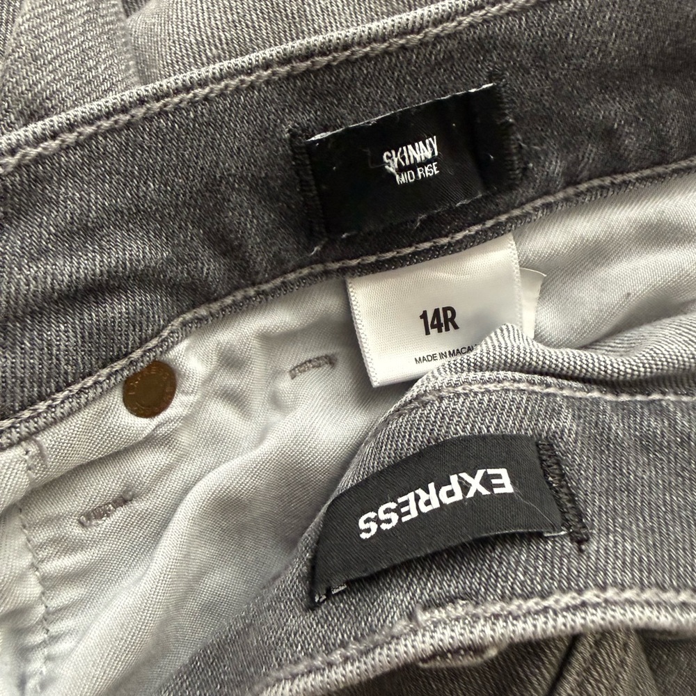 Express Mid Rise Skinny Jeans ✨ - Picture 6 of 6